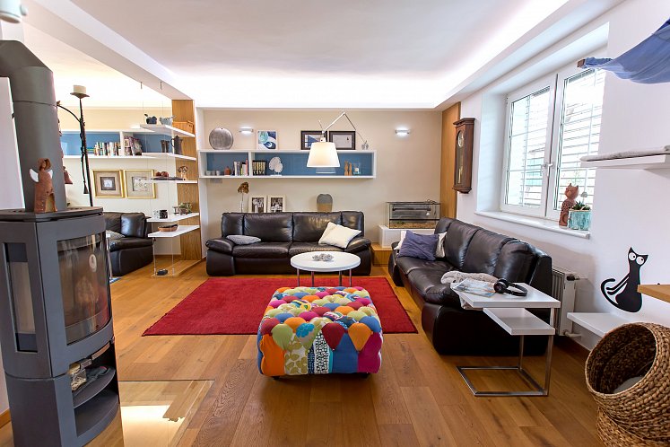 Osobitý obývací pokoj a zádveří